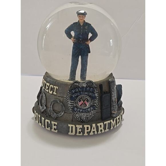 Police Department Musical Snow Globe USA - Picture 10 of 16